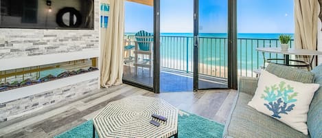 Televisión y chimenea