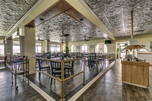 Dining - WOW Awesome Corner Wrap Around Balcony Condo Fireplace (Myrtle Beach)