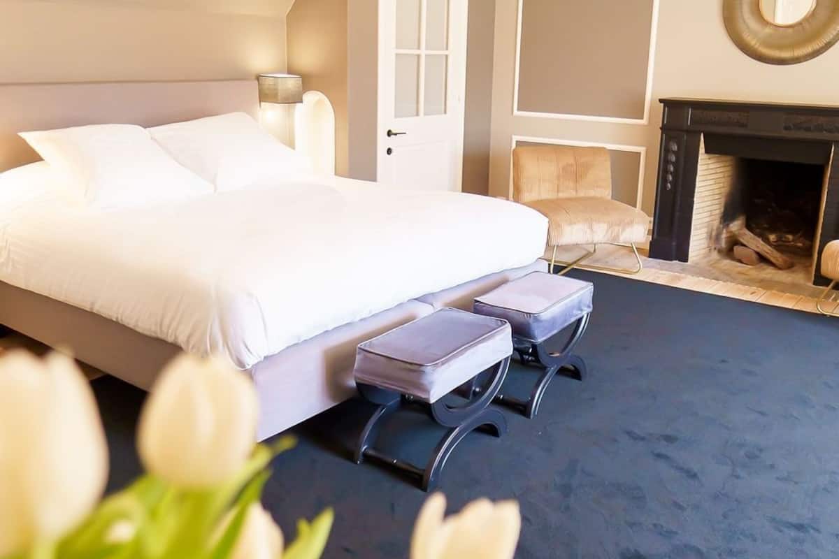 Habitación superior | Decoración personalizada, escritorio, wifi gratis y ropa de cama