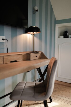 Superior Room | Individually decorated, desk, free WiFi, bed sheets - Villa Monceau (Ottignies-Louvain-la-Neuve)