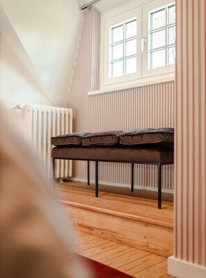 Standard Double Room | Individually decorated, desk, free WiFi, bed sheets - Villa Monceau (Ottignies-Louvain-la-Neuve)