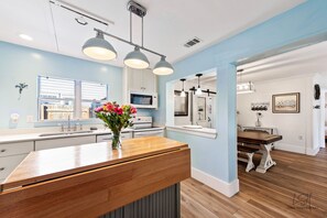 Fridge, microwave, oven, stovetop - Charming Beach Cottage, private beach access, bunk room and amazing yard! (Miramar Beach)