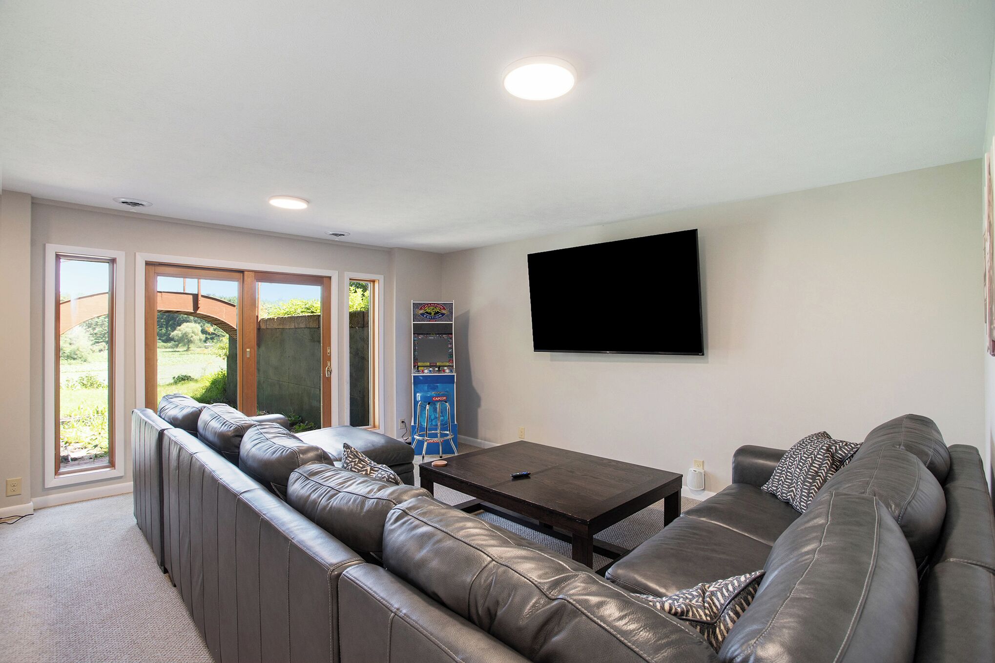 18 acres | Arcades | High Spd Web | Hot Tub | Pond