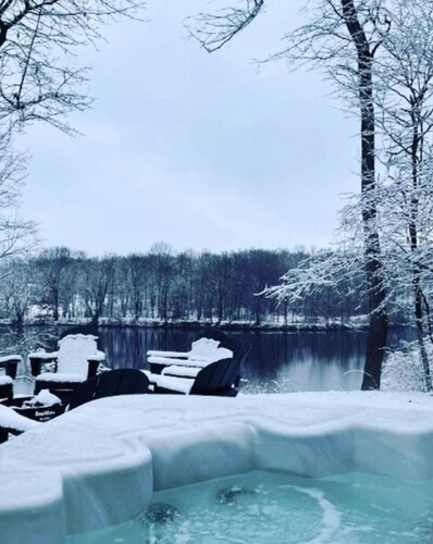 Pond retreat with heated pool & hot tub