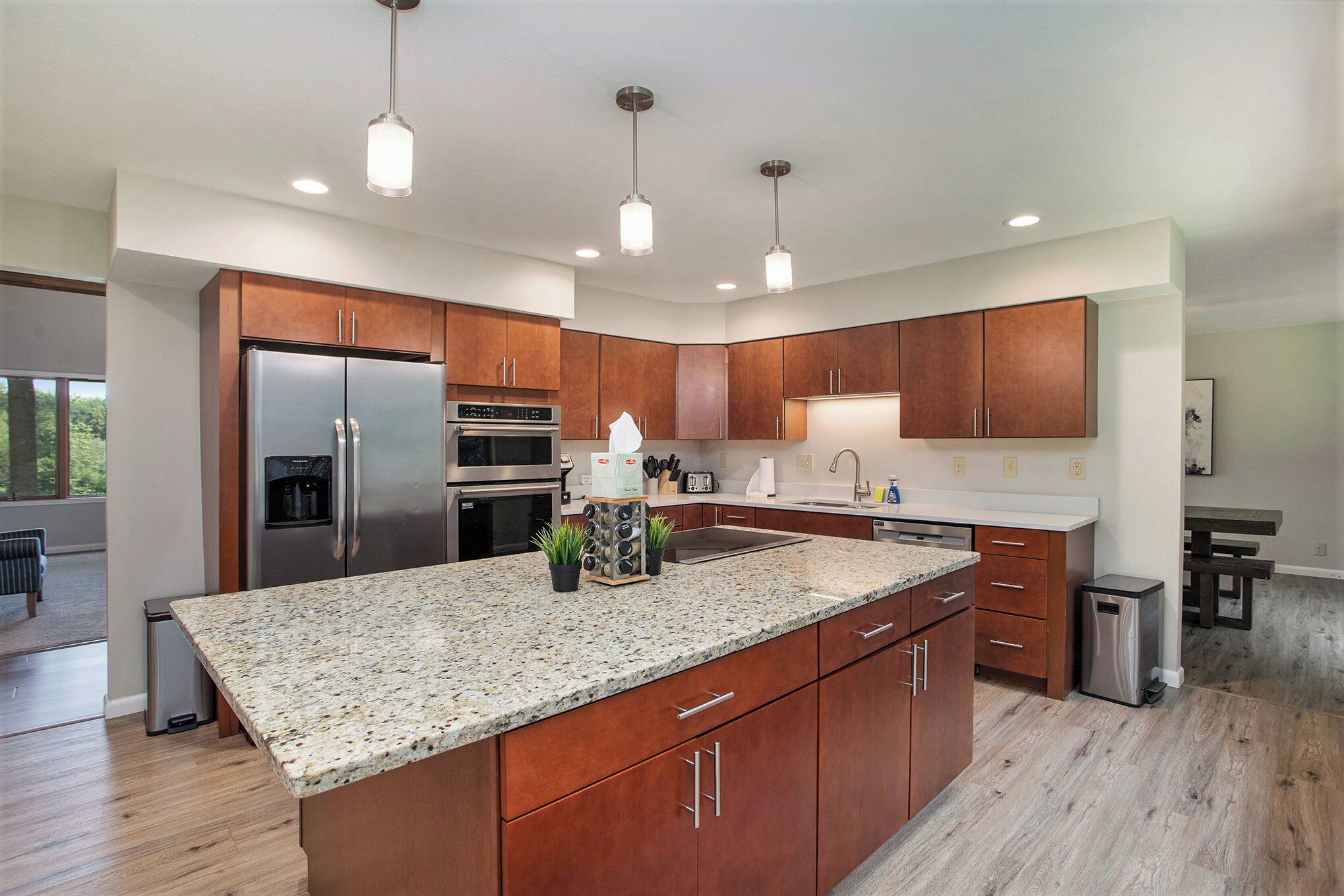 Geladeira, micro-ondas, fogão, cooktop