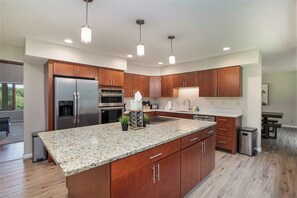 Fridge, microwave, oven, stovetop - 18 acres | Arcades | Heated Pool | Hot Tub | Pond (Berrien Springs)