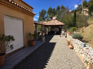 Property grounds - Charming Provencal house with panoramic view, 5 minutes from the Verdon (ARTIGNOSC-SUR-VERDON)