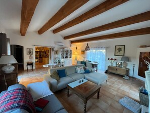 Télévision, cheminée