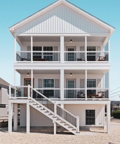 Luxury 5BR Custom Home One Block From The Water