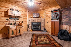 Interior - Skyview: Full Cabin, Hot Tub, Game Room 5BR/5BA (Ellijay)