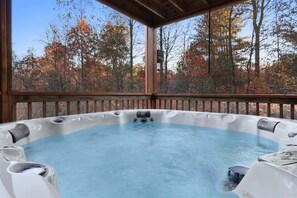 Outdoor spa tub - Skyview: Full Cabin, Hot Tub, Game Room 5BR/5BA (Ellijay)