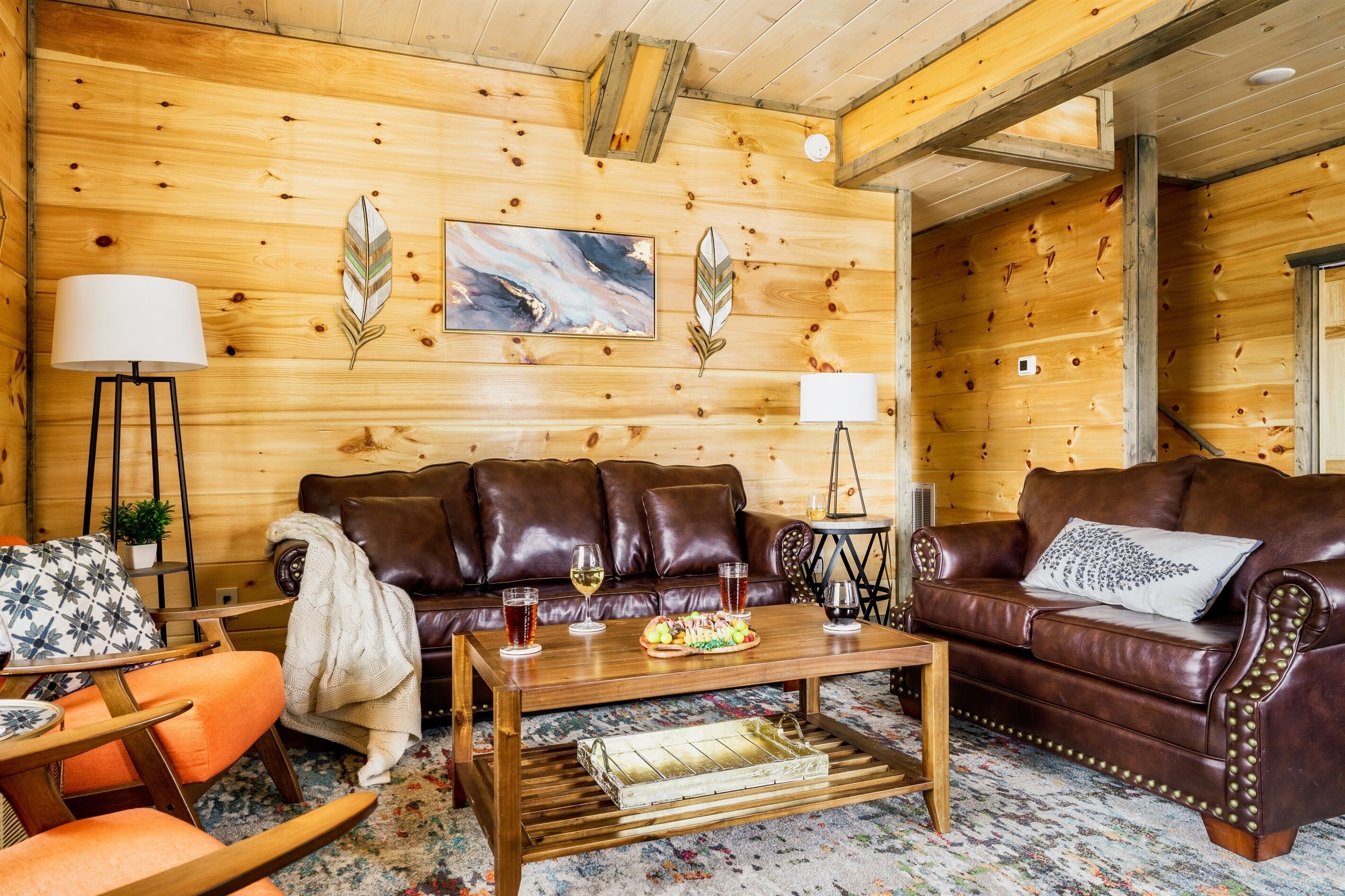 Dog friendly, 6mins from Parkway-Dollywood-PF, Pvt hot tub, 5b/3b, sleeps 14