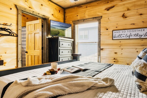 5 bedrooms, WiFi, bed sheets