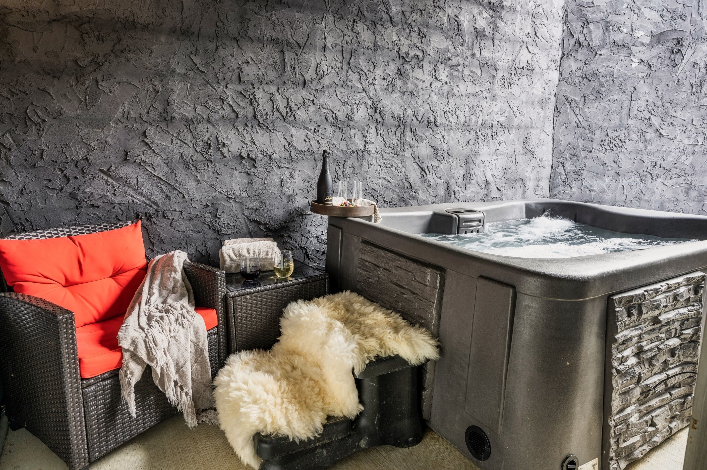 Dog friendly, 6mins from Parkway-Dollywood-PF, Pvt hot tub, 5b/3b, sleeps 14