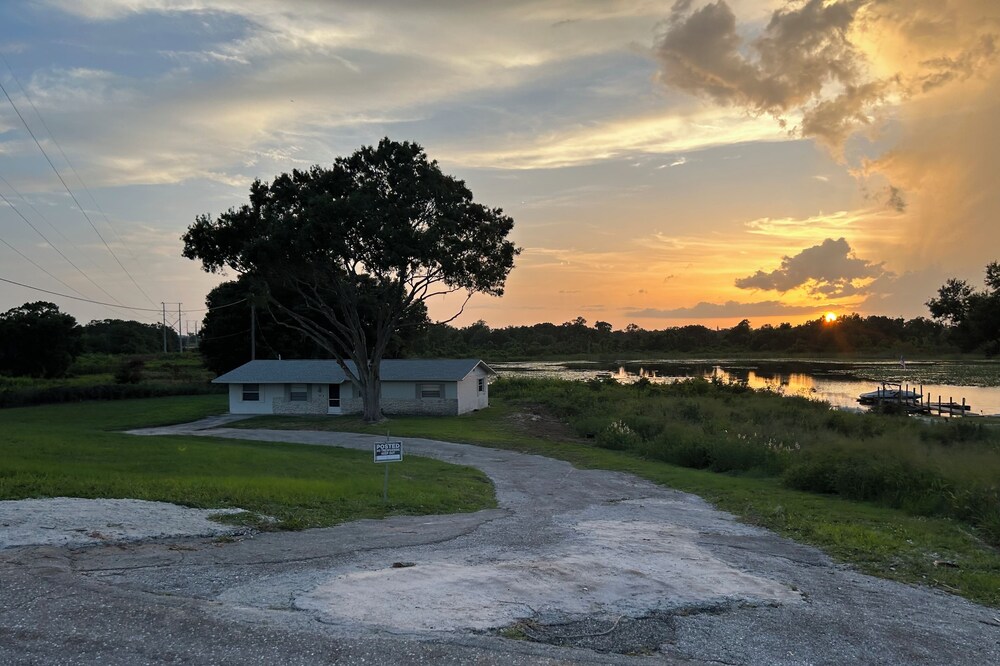 Lakefront , Recreation and Relaxation !