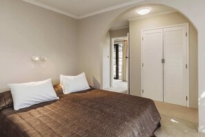 4 chambres, fer et planche à repasser, Wi-Fi, draps fournis