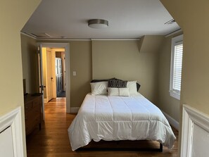 3 habitaciones, escritorio, tabla de planchar con plancha y wifi gratis 