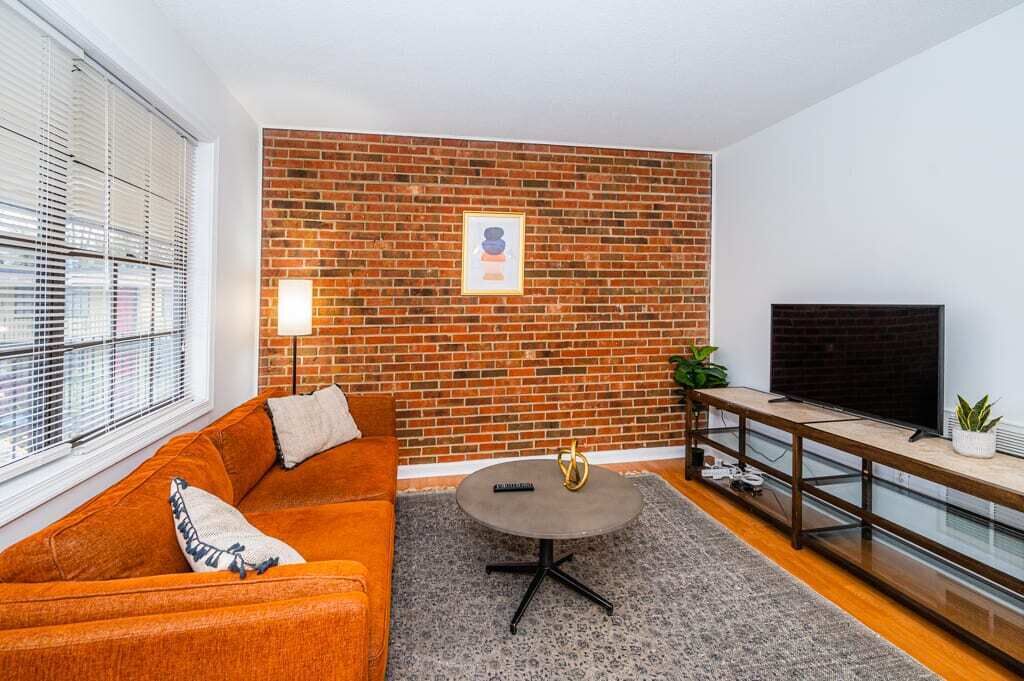 Chic and Comfy 1BR with Pool & Top Location