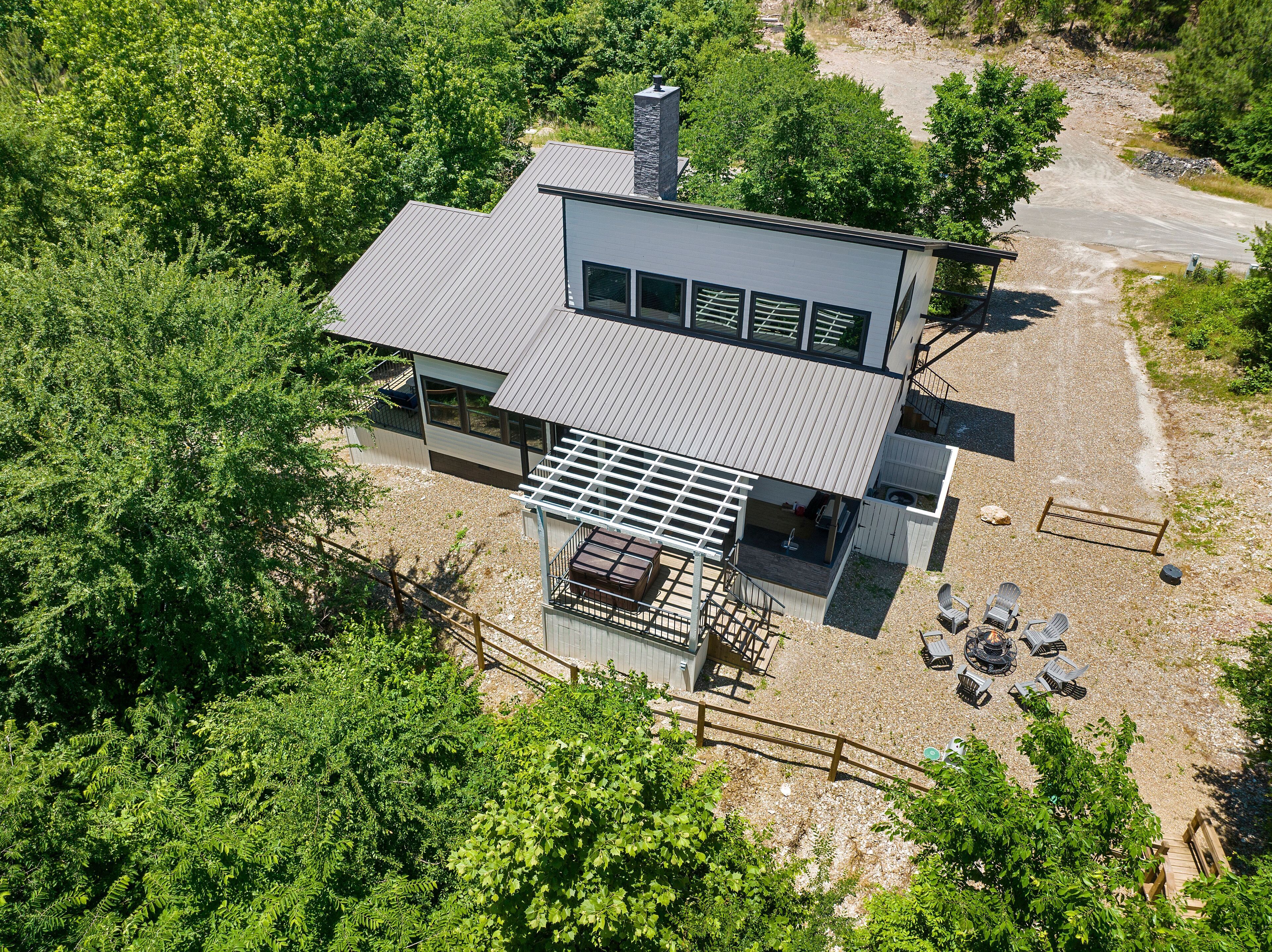 Aspen Aspirations- 1 Bedroom including bunk/game loft! Creek on property!