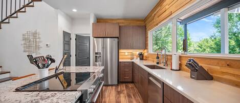 Refrigerador, microondas, horno, placa de cocina