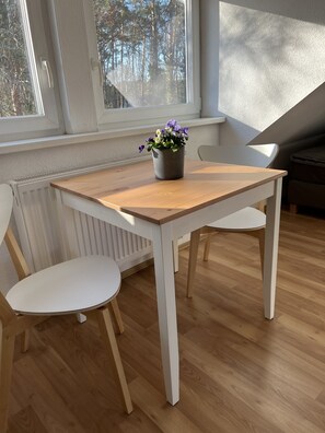 Dining - Zeuthen, top location, high-quality/quiet/bright furnished top floor apartment with garden, near the lake (Zeuthen)