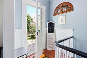 Interior - The House of Hue | 1870s Artful Savannah Retreat (Savannah)