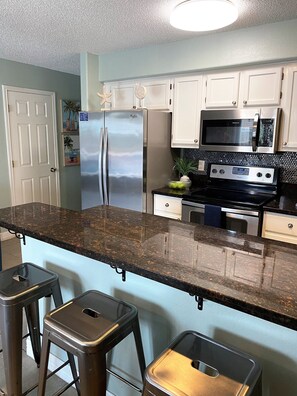 House, 3 Bedrooms | Private kitchen | Fridge, oven, coffee/tea maker, toaster