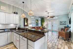 Hus - 4 soveværelser | Privat køkken | Køleskab, mikrobølgeovn, ovn, kogeplade