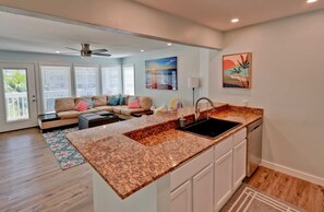 Condo, 3 Bedrooms | Private kitchen | Fridge, oven, coffee/tea maker, toaster