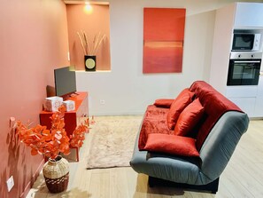 Una televisión, libros