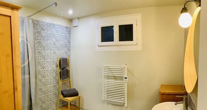 Superb cocoon with balneotherapy bath in the room in south of France