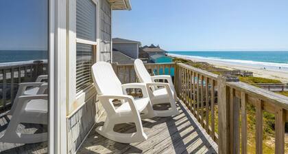 “Shore Thing” at our spacious Beachfront Oasis - EAST