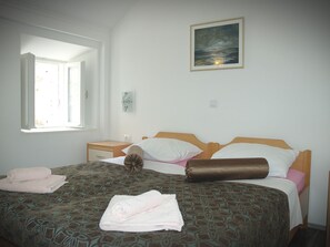 2 chambres, fer et planche à repasser, Wi-Fi gratuit, draps fournis