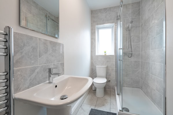 Shower, free toiletries, hair dryer, towels