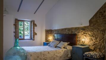 5 bedrooms, bed sheets