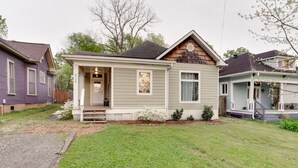 A single-story house with a front porch, a small front yard, and a driveway. - East Nash 3BR Fenced Yard | Deck | Parking | Pets (Nashville)