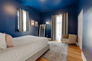 3 Schlafzimmer, Schreibtisch, Bügeleisen/Bügelbrett, Reisekinderbett