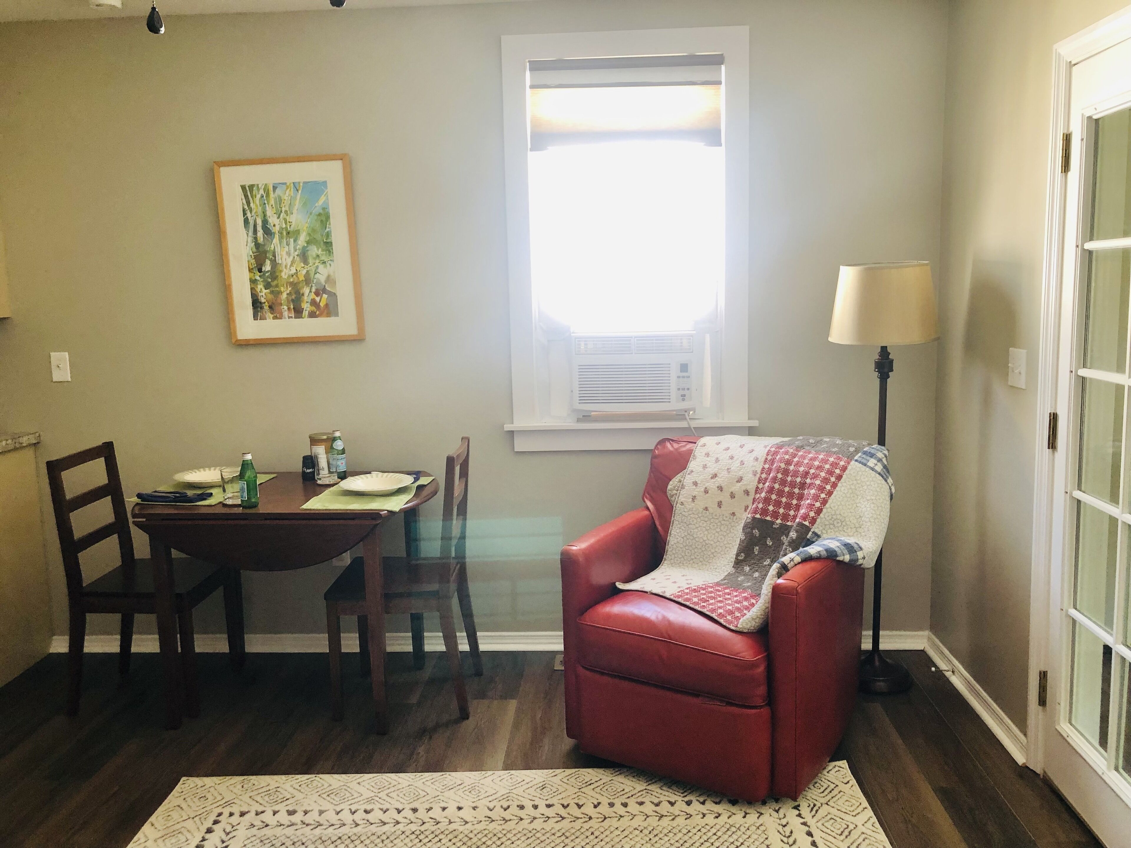 Centrally Located 1 Bedroom House with fenced in yard