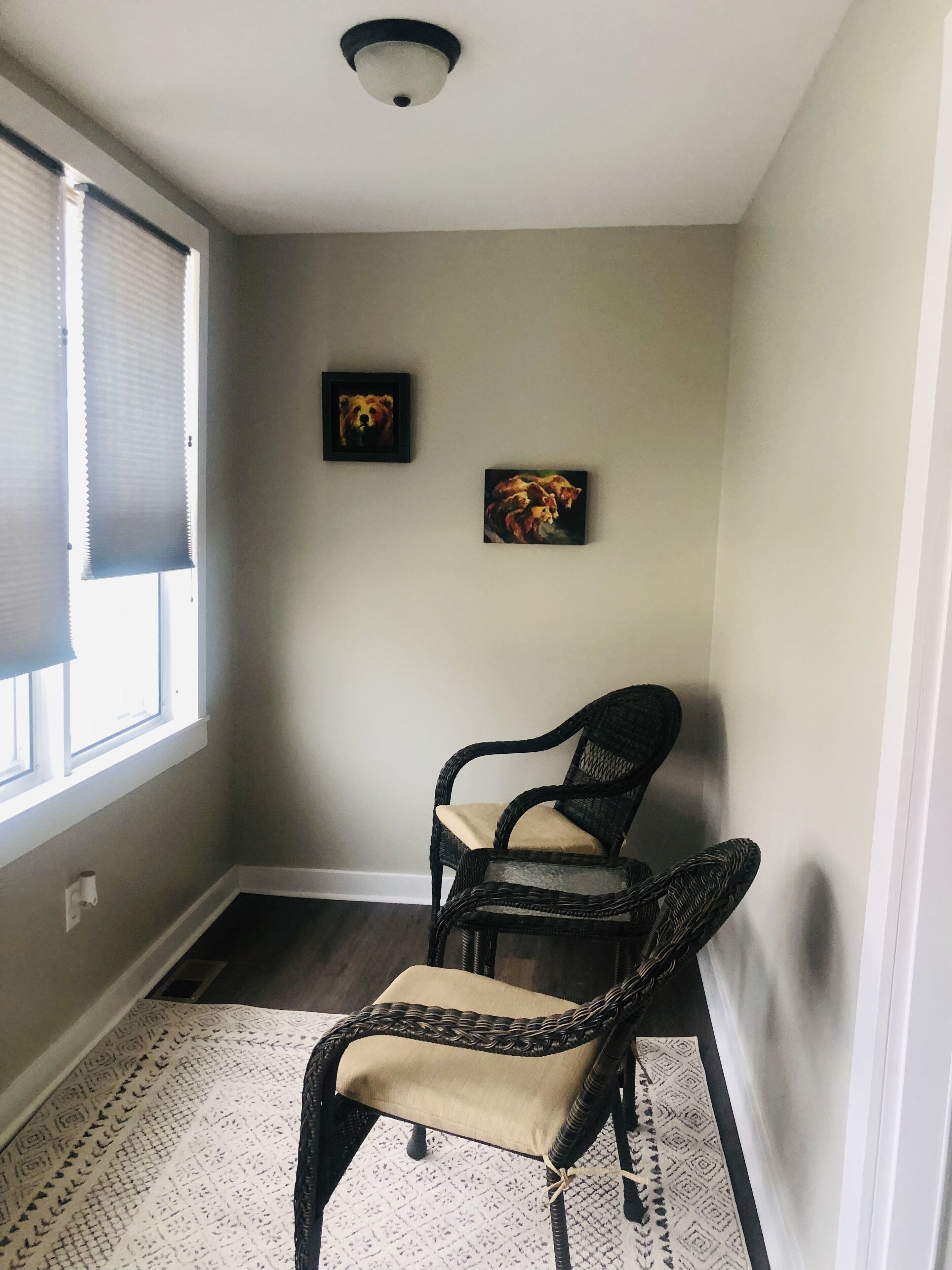 Centrally Located 1 Bedroom House with fenced in yard