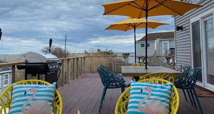“The Cool House” Waterfront Oasis, 3 Bedrm 2 bath