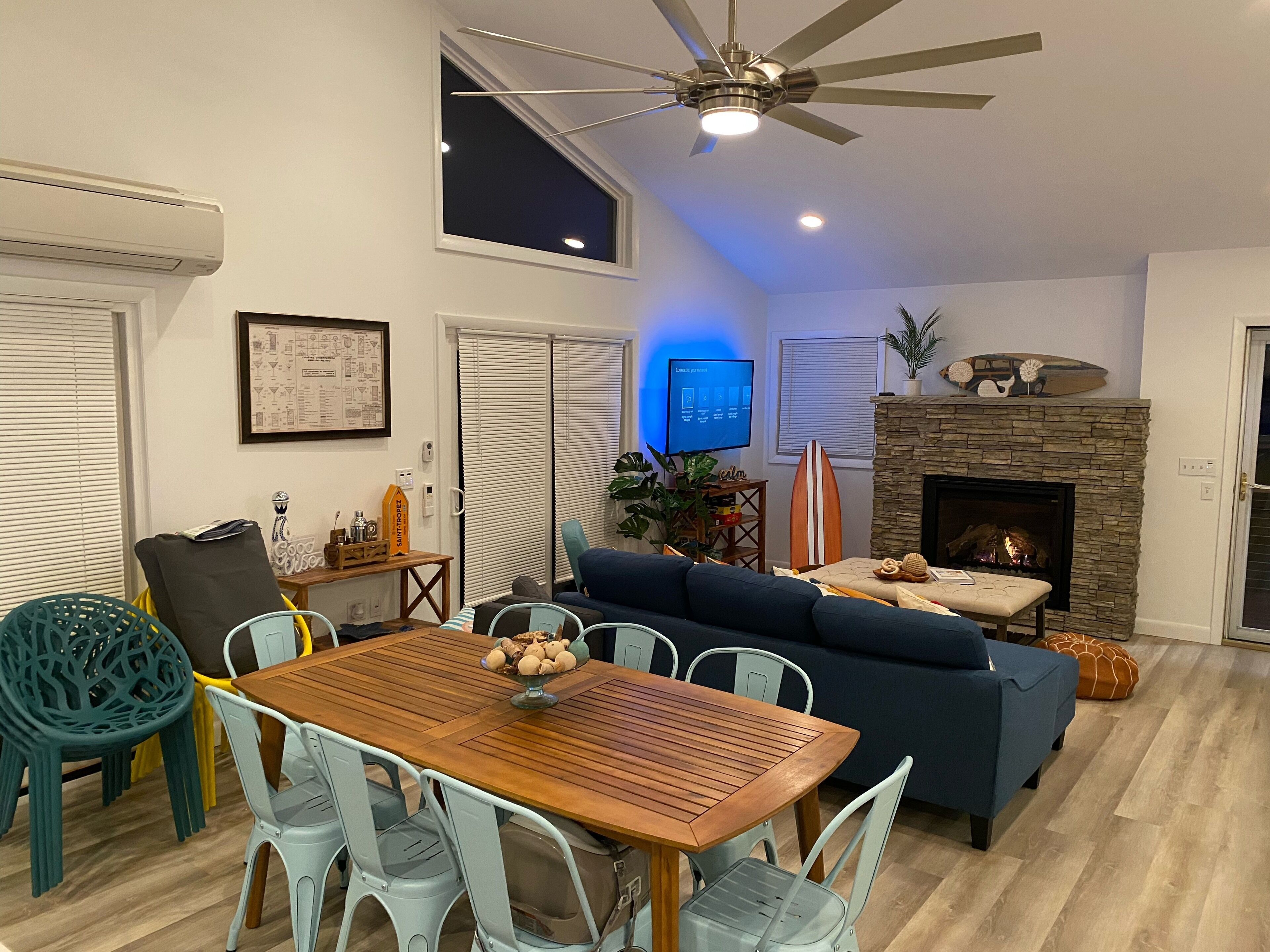 “The Cool House” Waterfront Oasis, 3 Bedrm 2 bath