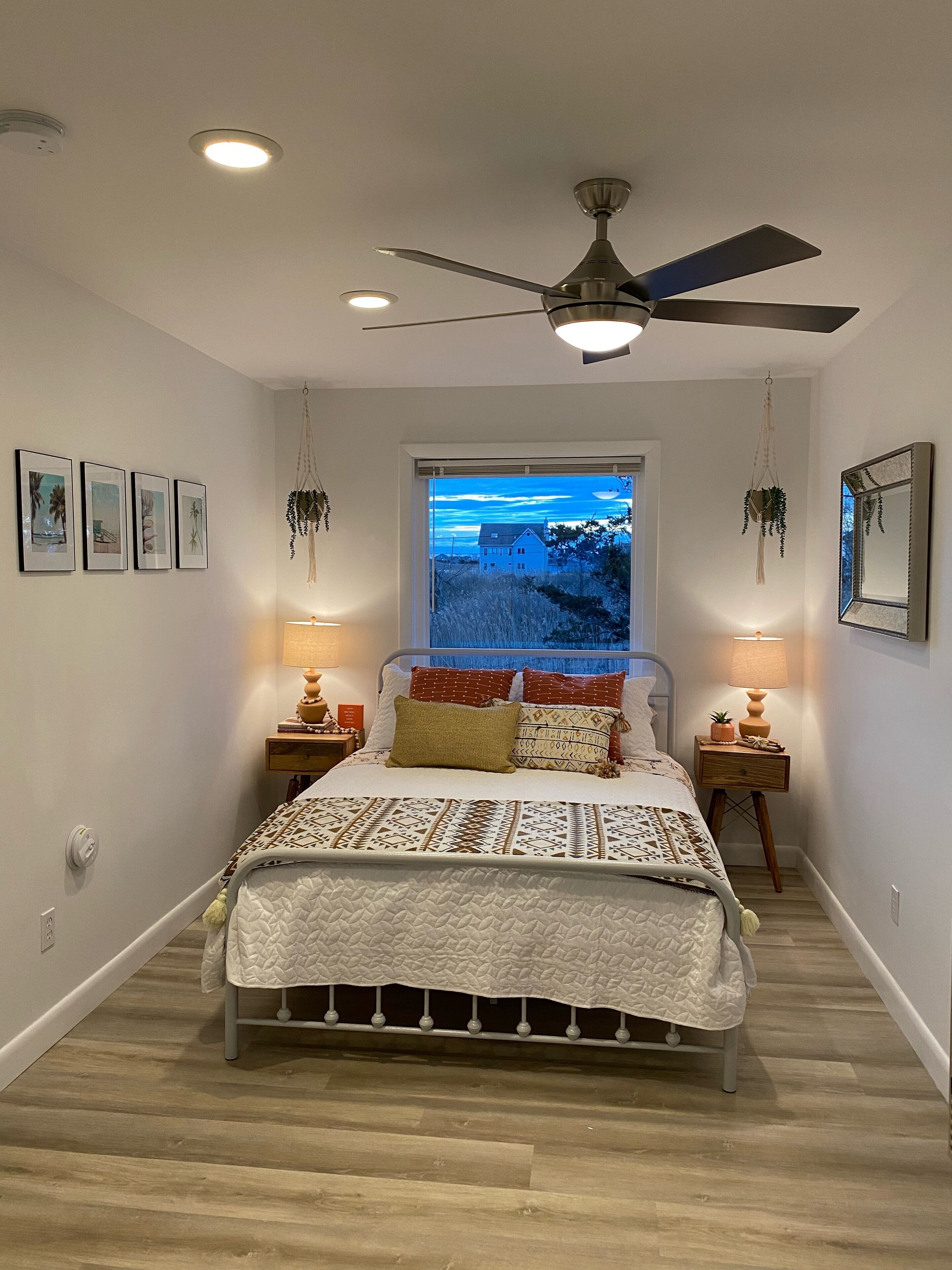 “The Cool House” Waterfront Oasis, 3 Bedrm 2 bath