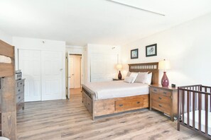 1 bedroom, iron/ironing board, free internet, bed sheets - Blazing Saddles High Country Condo: Close To Everything (Breckenridge)