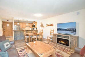 Flat-screen TV, fireplace, DVD player - Blazing Saddles High Country Condo: Close To Everything (Breckenridge)
