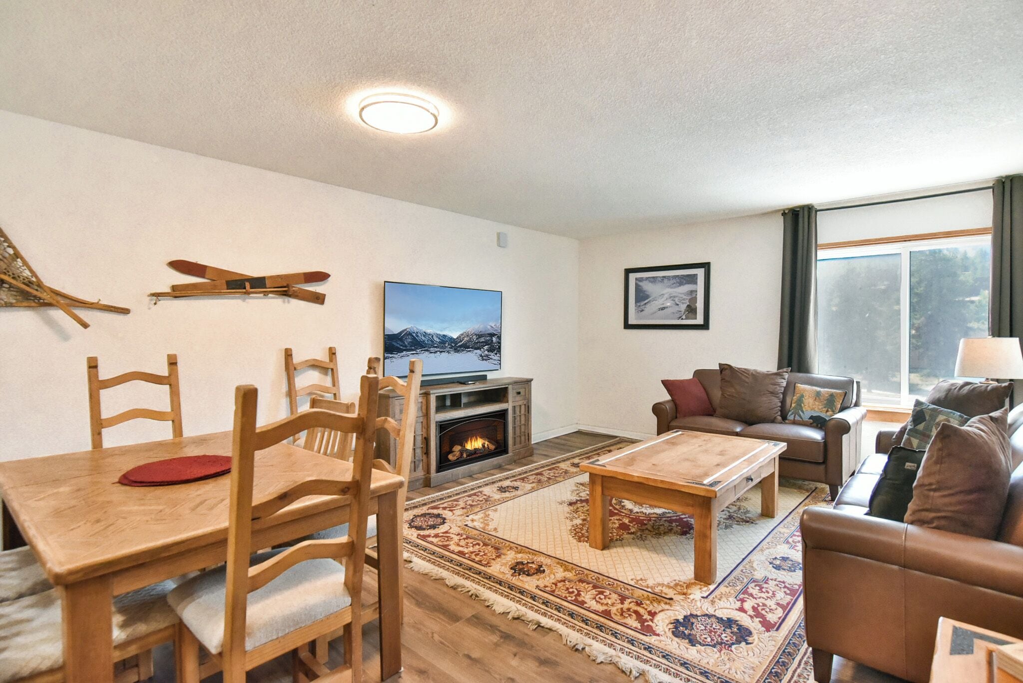 Flat-screen TV, fireplace, DVD player