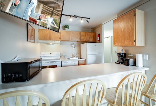 Blazing Saddles Sunset Condo: Downtown Breck