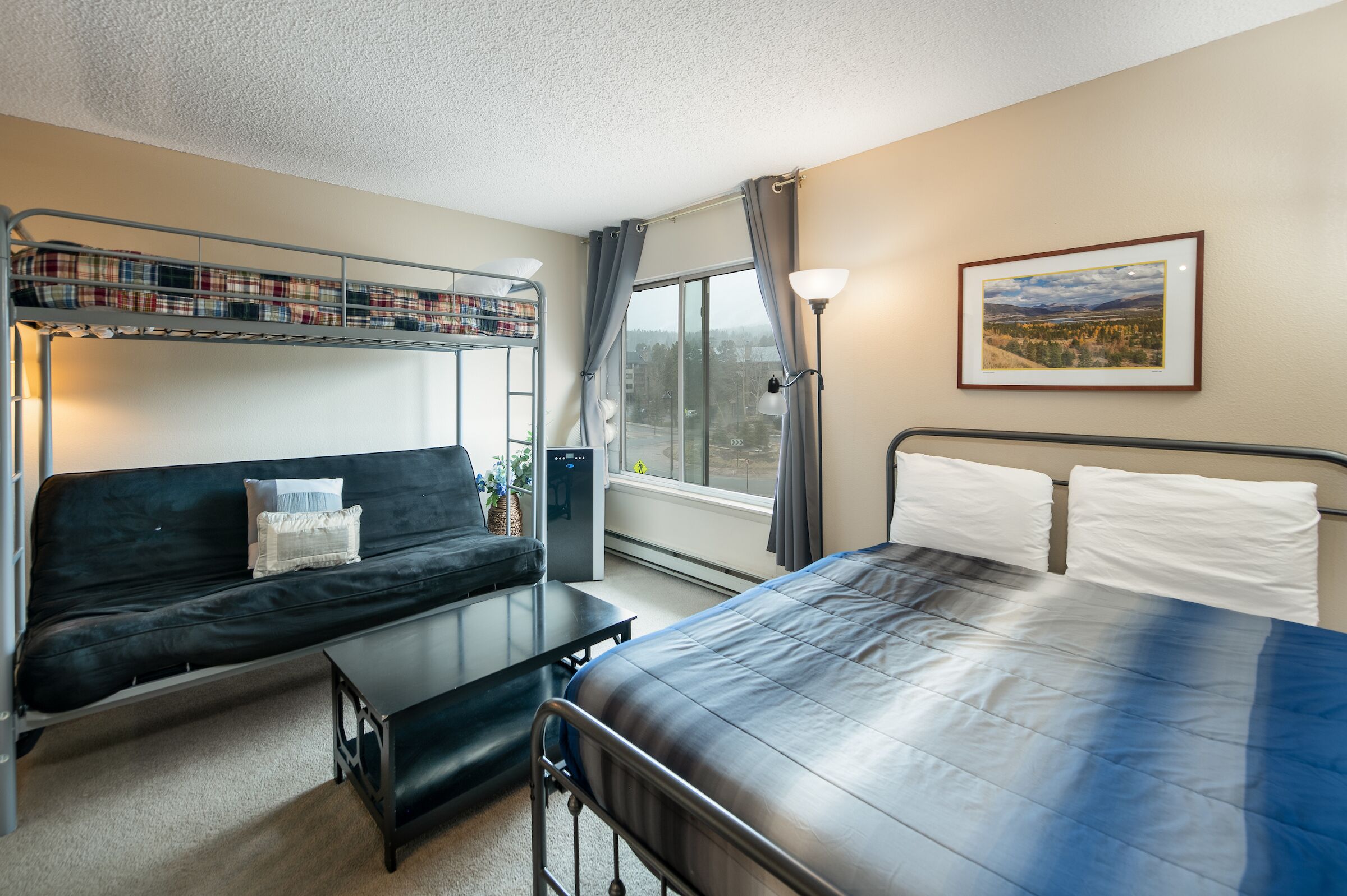 Blazing Saddles Sunset Condo: Downtown Breck