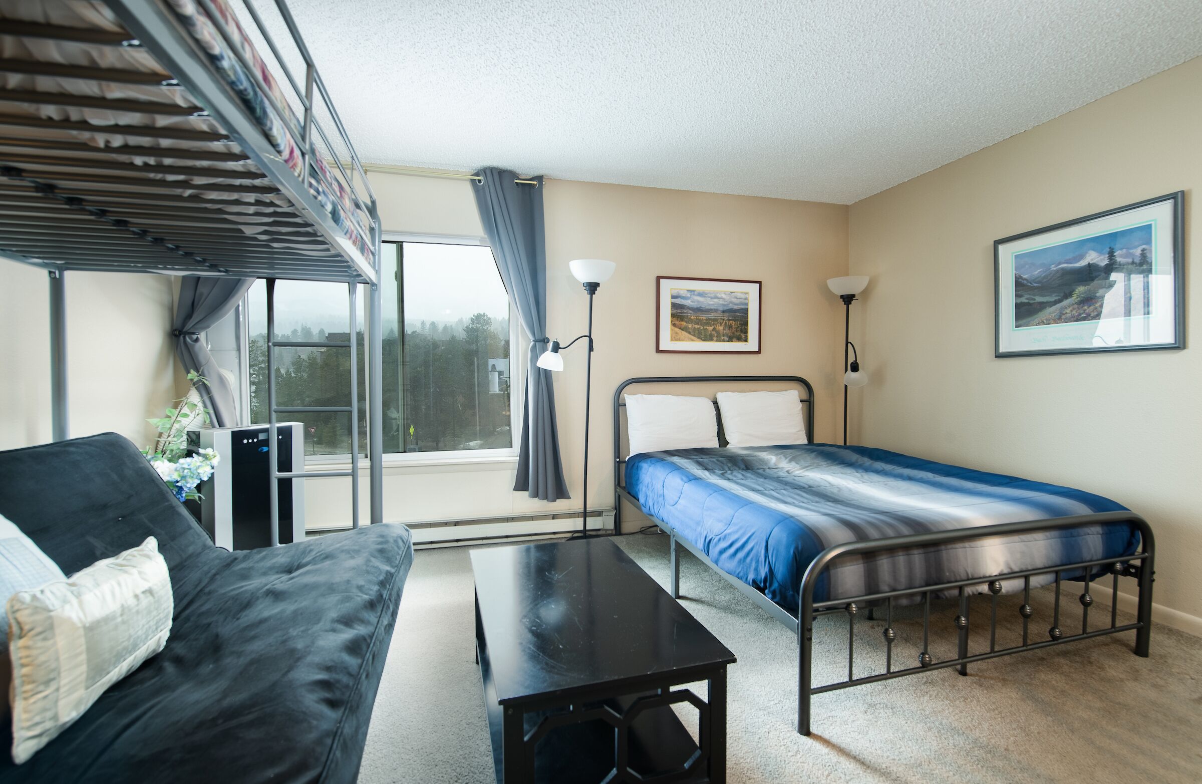 Blazing Saddles Sunset Condo: Downtown Breck