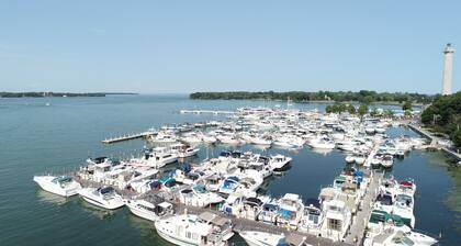Off the beaten path. Comfy & Clean 3 BR Home - Island Club - Sleeps 12 - IC56