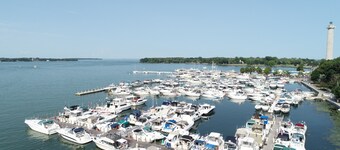 Off the beaten path. Comfy & Clean 3 BR Home - Island Club - Sleeps 12 - IC56